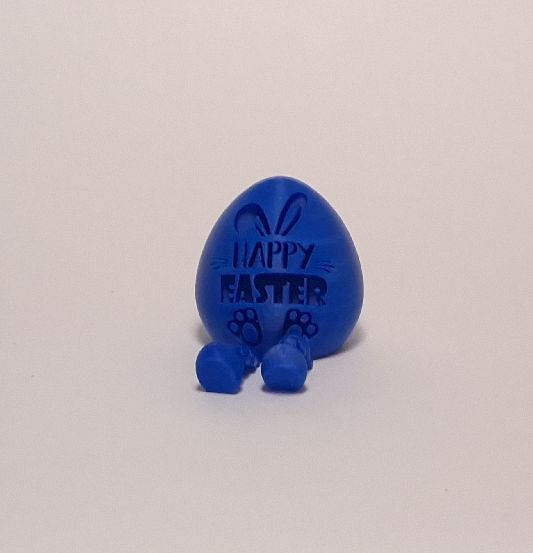 <Ei mit beweglichen Beinen>